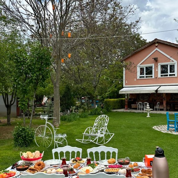 Esrarengiz Bahçe